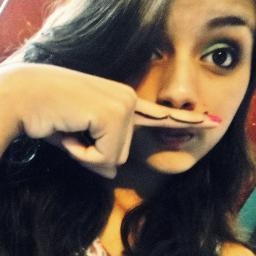 aH garota  que tenta viaja a cada sorriso a cada passo  a cada momento , chata ,boba,criativa menos perfeita : * Segue sigo de vooltaa :3