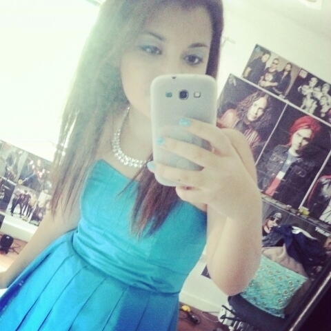Hey am Ari you might see me at #gigs :) am not that great a person to talk to but we can be friends :)