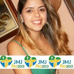 Não, ela não era tola. Mas como quem não desiste de anjos, fadas, cegonhas com bebês, ilhas gregas e happy ends cinderelescos, ela queria acreditar.