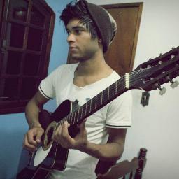 Baixista da @Banda_Myself7 http://t.co/WvURePCY