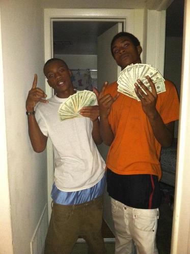 fuck wit so few hang wit little iont fw new niggas ! http://t.co/IwDfaa0u savage