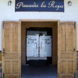 Soy un restaurante,taberna,y hostal,.Estoy en un pueblecito de Toledo,a orillas del Río Tajo,muy tranquilo,apacible,y con comida casera a precios muy asequibles