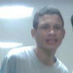 Sou do tipo que se alegra com pouca coisa. Um sms, um sorriso em meio a multidão. Coisas simples, mas que mudam tudo.
