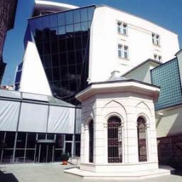 Od 1988. godine u Zürichu, 2001. godine u Sarajevu.