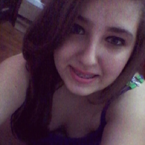 Apenas sorri.