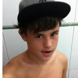 Me segue que eu sigo de volta *--*