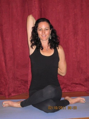 Yoga teacher at Bella Prana/ Yogani and lover of music and dance