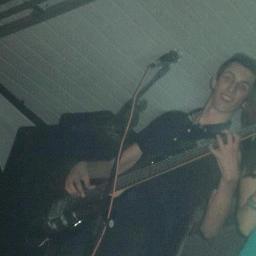 Baixista e compositor da @BandaTch