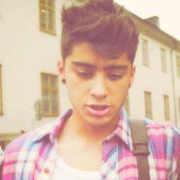 Sono il secondo profilo di @jawaadsingforme seguitemi e ricambio. Non sono una bm solo perché vedi zayn. li amo tutti e cinque, bitch.