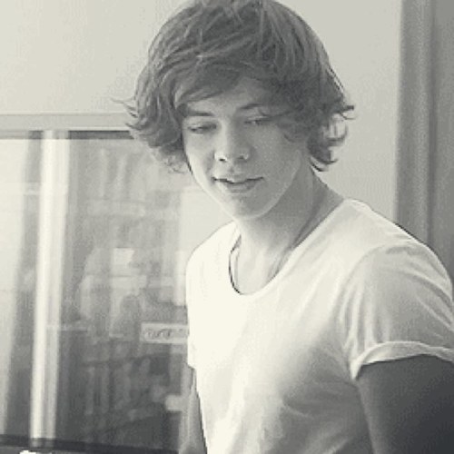 there is only ONE way to describe myself... I'm a DIRECTIONER!!!!