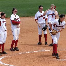 Step on the field with a mind set on the game and your heart giving it to God. *Arkansas High School Softball* Twubby: @Lifeof_aPitcher (: