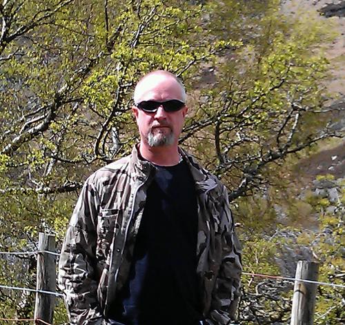 love to ride my harley when i get the chance ,dont like football ,love monty pythons life of brian.favourite qoute nothing lasts for everby howard marks.