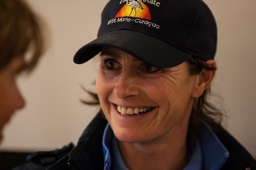 Internationaal eventingamazone, instructrice, moeder, familiemens, onderneemster, levensgenieter,buitenmens, van niks komt niks, glas is half vol.