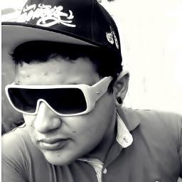 1º DEUS  - 20 anos - sagitariano - FUNK - RAP - ELECTRO -REGGAE -  BATATA FRITA -   FAMILIA - WEB DESIGNER - #OSMAISZIIKAS