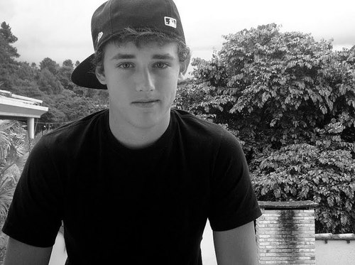 Garoto sem limite, se amarra em Red Bull com Whisky ♫