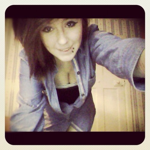 LapinsBaiser's profile picture. Roosterteeth & Pewdiepie are better than you. Geoff & Gav are perfect. Criminal Minds though. Oh and @_RobHunter is okay I guess