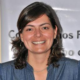 Disenadora Grafica y Negociadora Internacional viendo el pais desde otra perspectiva lo politico que ayude al bien comun y no al bien singular