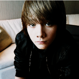Fan page of @DakotaGoyo on twitter.