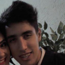 eu me chamo murilo vegso sou um menino bonito quando era pequeno e feliz quando era criança.