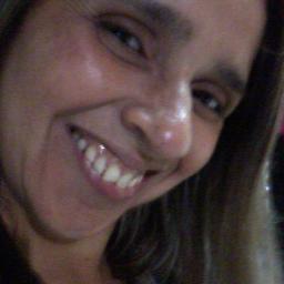 Sou, uma pessoa muito bacana, amiga , companheira e muito justa.