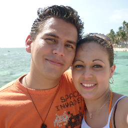 Feliz!!!soy muy feliz al lado de mi esposo y mi hija!! los adoro los amo con todo mi corazon!! Dios los bendiga siempre!!