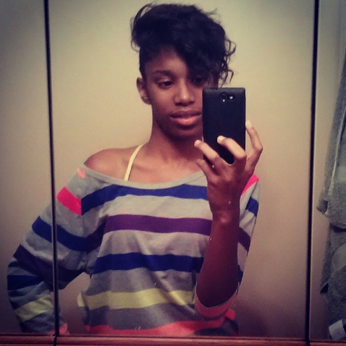 hmu..voxer me....team #FollowBack #18 and is in #COLLEGE #WASTED #FTDS #SNEAKERHEAD ...I love music, recording arts is my major. going to FullSail in FL