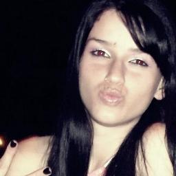 prα voce qe não gostα de mim, trαgo um sorriso sαrcástico, um olhαr sínico e nos lábios α pαlαvrα : FODA-SE! ('yy