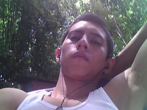 apuesto  con un gran corazon para amar a alguien  xd