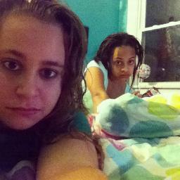 @KREAYSHAWN FOLLOWS ME HO!  #TeamUnfollowDatAzzRightBack #TeamDarkskinned #sityoassdownyoubasicassho