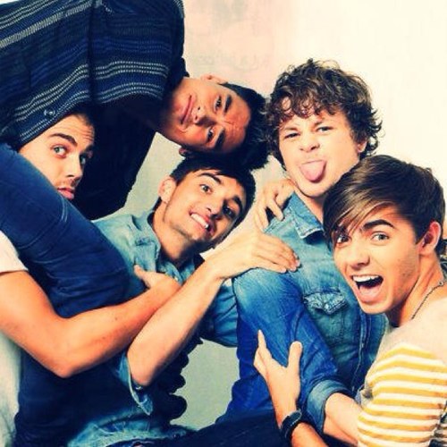 Lover of 5 boys who go by the name of The WANTED! ... #TWFanmily ... I follow #twfanmily back :)