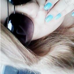 Não sei pisar em ninguém, sei ser feliz e isso já basta para muitos se sentirem mal. - E.O ❤