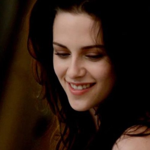 I'm Bella, mother of Renesmee. She's my world. If you hurt her you're dead!