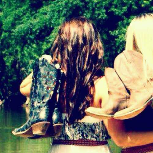girlswithguns_ Profile Picture