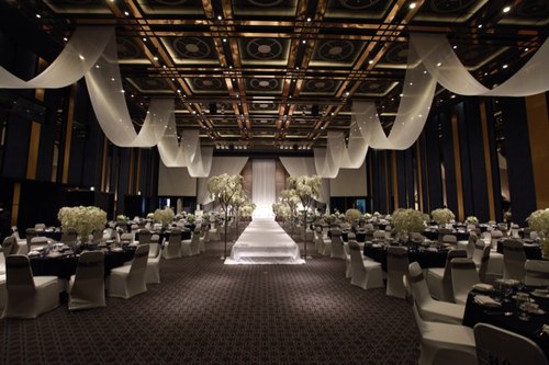 philos2222's profile picture. 2008년에 (구)시그너스호텔을 인수, 신축을 통한 전면적인 리뉴얼 공사를 실시하여 다목적컨벤션, 상성뷔페, 와인 바, 특급호텔에 걸맞는 지역최고/최대의 첨단 선진시설을 구비하고 있습니다.