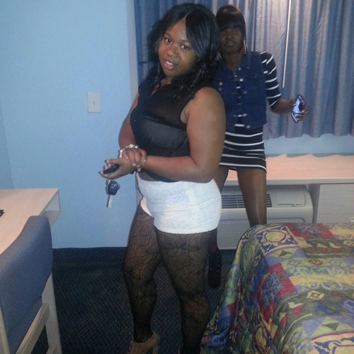 Im Leanza!! Laughin is all i do:) 18 yrs yung! Lander girl:) i always do me