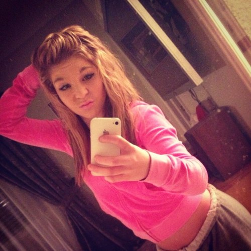 leahgauthier1's profile picture. if you follow me , ill follow you. (exept creepers):p