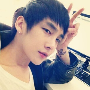 Kwak Min Jun Bot Net idol →official @Mjmonkey Dairy Mj ☺ 시구ㅋ http://t.co/e2mWwThd