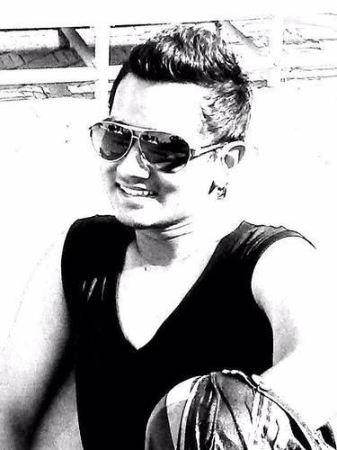 Fun loving/Chilled one/Optimistic always/Believes in being happy in every situation. ♥ 
Wanna know me more? 
Follow me.:)