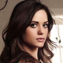 BridgetReed_'s profile picture. 25 yo freelance writer. Daughter of @DaniAshford, little sister of @JustinAshford. Married to my former college professor, @Mason_Reed. (True Blood RP) 18+ Only