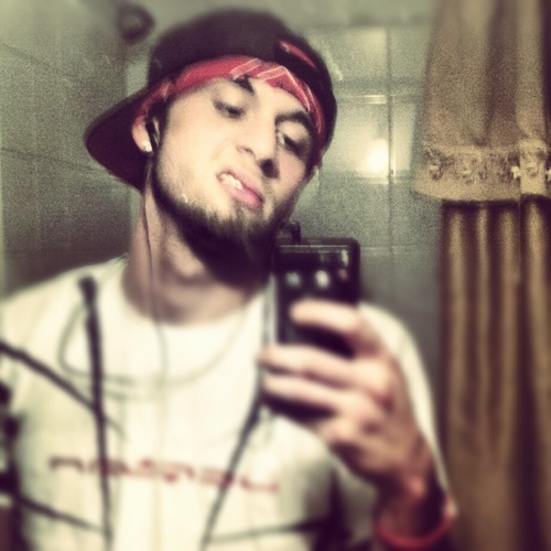 21 tears old wanna find out more hit me up