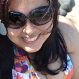 Gatos, cachorros e música, as coisas que mais amo nessa vida. Espiritualista, louca por games, animação e magia!