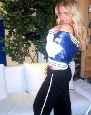 aminaaqmr's profile picture. 