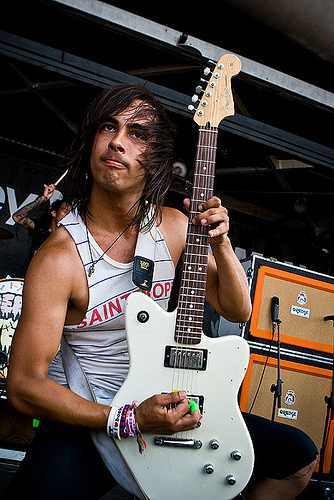 I'm an american idiot that lives on the boulevard of broken dreams im having the time of my life  so kill the dj with 21 guns FUCK YEA i love @BJAofficial