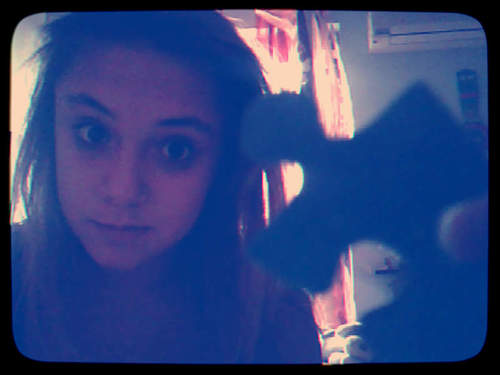 Ginnasta!!.....
Tutti sanno dire ti amo ma nessuno sa dire Dammi quei Kiwi!!.....
 Follow me and i follow you back !!  :D