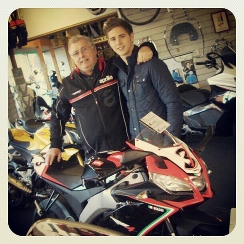 Kickstart_Wales's profile picture. wales exclusive vespa n aprilia specialists call 01639 890910