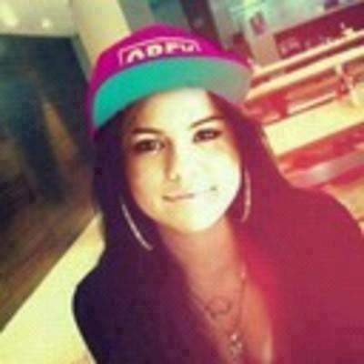 falsefraud's profile picture. i'm a dime. best top of the line. cute face slim waste with a BIG behind.