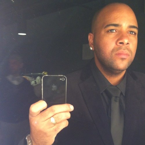 músico,produtor pai do Isaque, marido da Cinthia Deus e Bom Baterista da dupla Jorge e Mateus