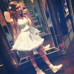 .MΔDISON. Supporting @MadisonElleBeer. Just another #BeerBabe, ya dig? MADISON FOLLOWED 08/08/12 + RT & replied 09/08/12. c: | Also supportin' the biebs.