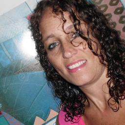 Andréa geminiana, Santista sou guerreira,luto pelo aquilo que acredito, sincera,espontânea,extrovertida,amiga .As vezes um pouco teimosa .essa sou eu rsrsr....