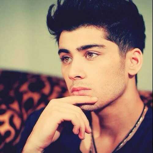 1/5 @uunadirezione
Yo, Zayn Malico è qui per voi faanz! Sono il primo fake su twitter di Zayn, sono qui da dicembre yo e vi amo tutti! Followateemi